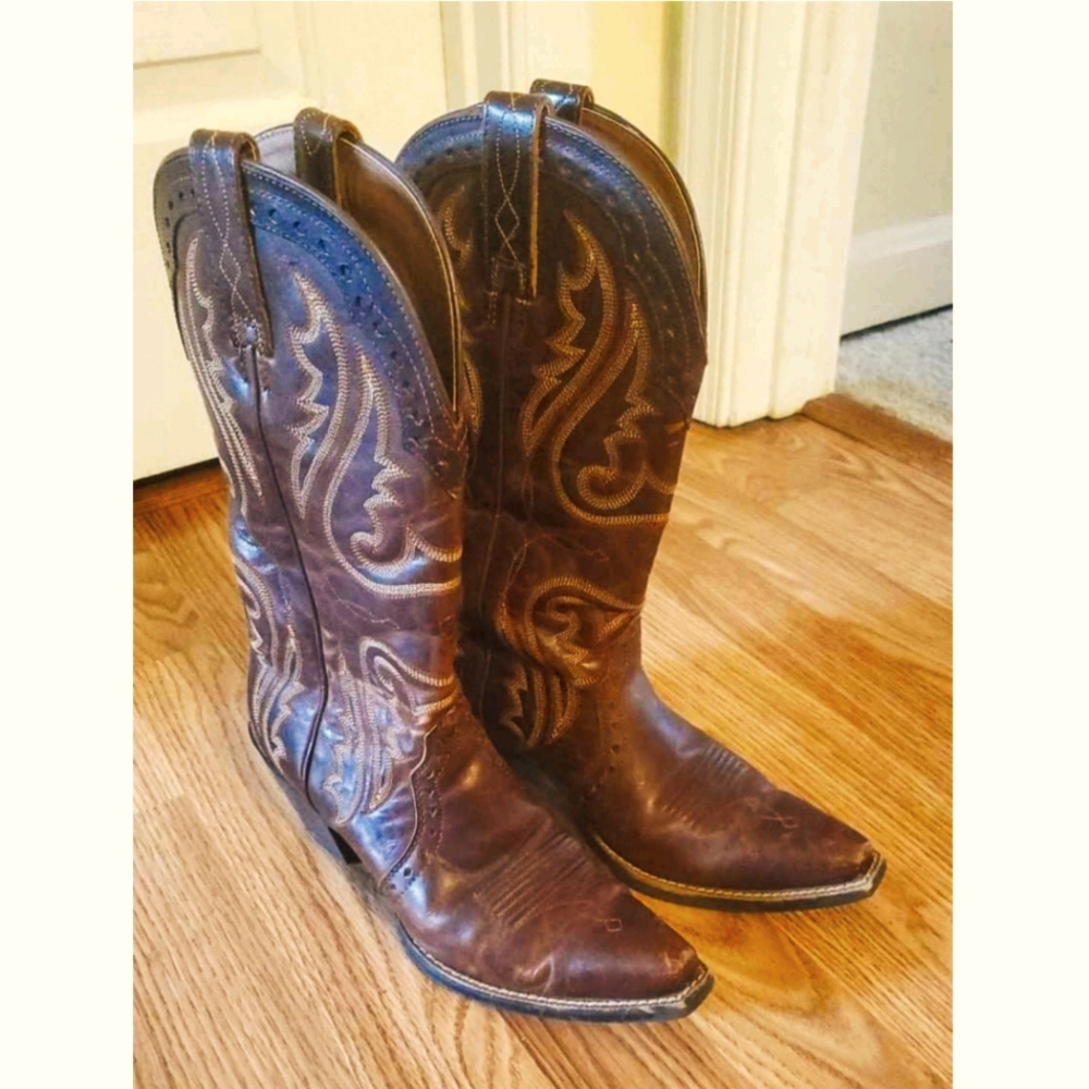 DONATED Ariat Boots